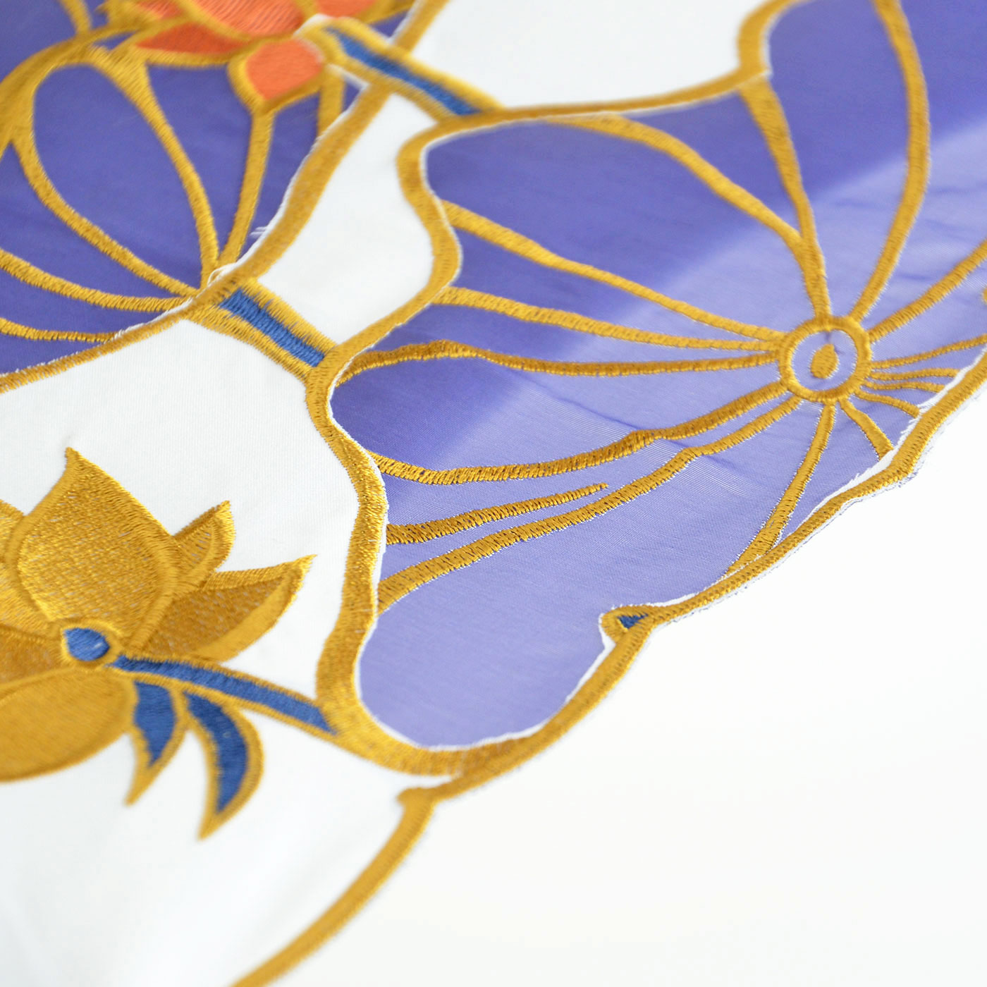 刺繍かわず張り折りたたみ日傘〈Lotus/オフホワイト〉｜Ki-Yan Stuzio 
